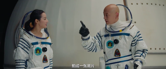 金典×安慕希賀歲微電影《造相館》，11個(gè)葛大爺同時(shí)出鏡