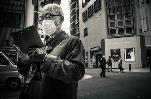 為了調(diào)色，要這樣處理黑白照片！