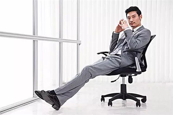 父親節(jié)快樂！成熟男士拍照擺姿要點(diǎn)